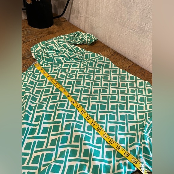 💚 Green Geometric Wrap Blouse – C&A – Size FR 46 - Picture 4 of 10